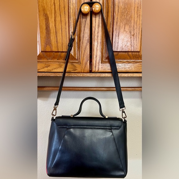 Kate Spade All Leather Elegant Black Shoulder Bag with Gold Details - Picture 6 of 16